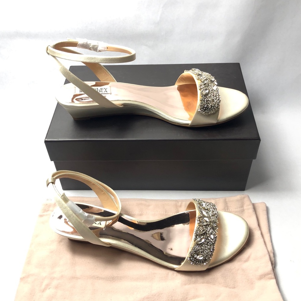 NIB Badgley Mischka “Hatch” Women’s Wedge Sandals